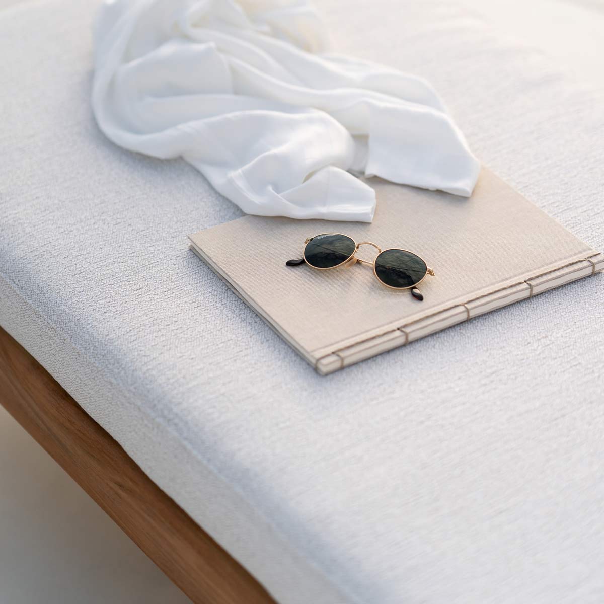 ethnicraft sonnenliege auflage weiss duenn close up 85701