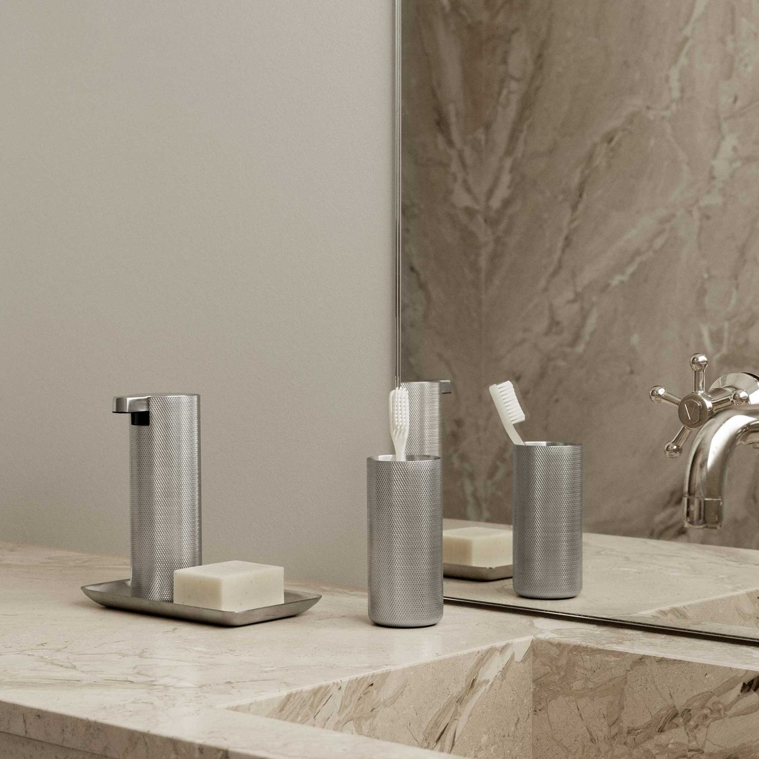 blomus - MODO ROF Zahnputzbecher messing