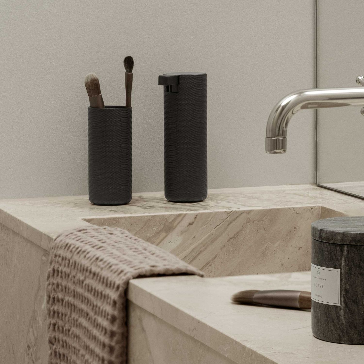 blomus - MODO ROF Zahnputzbecher messing