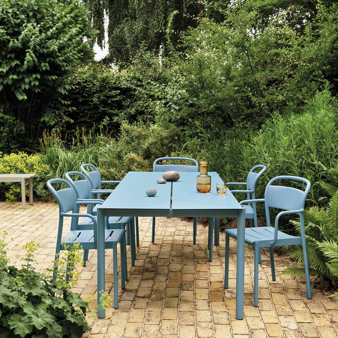 muuto linear steel gartentisch pale blue 85140