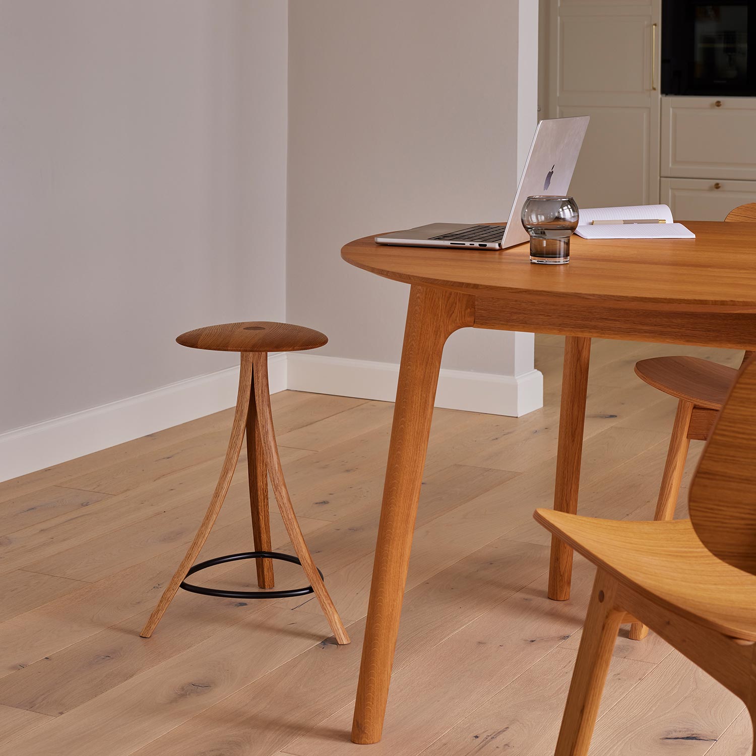 Ro Collection - Clover Hocker oak oil/black