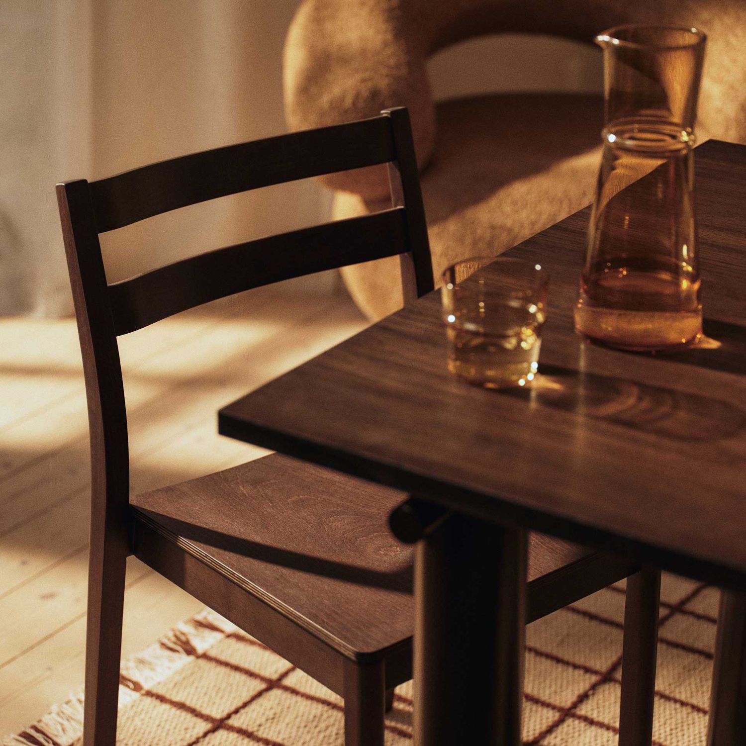 Ferm Living - Atura Tisch 160x90 Chocolate/Burgundy Linoleum