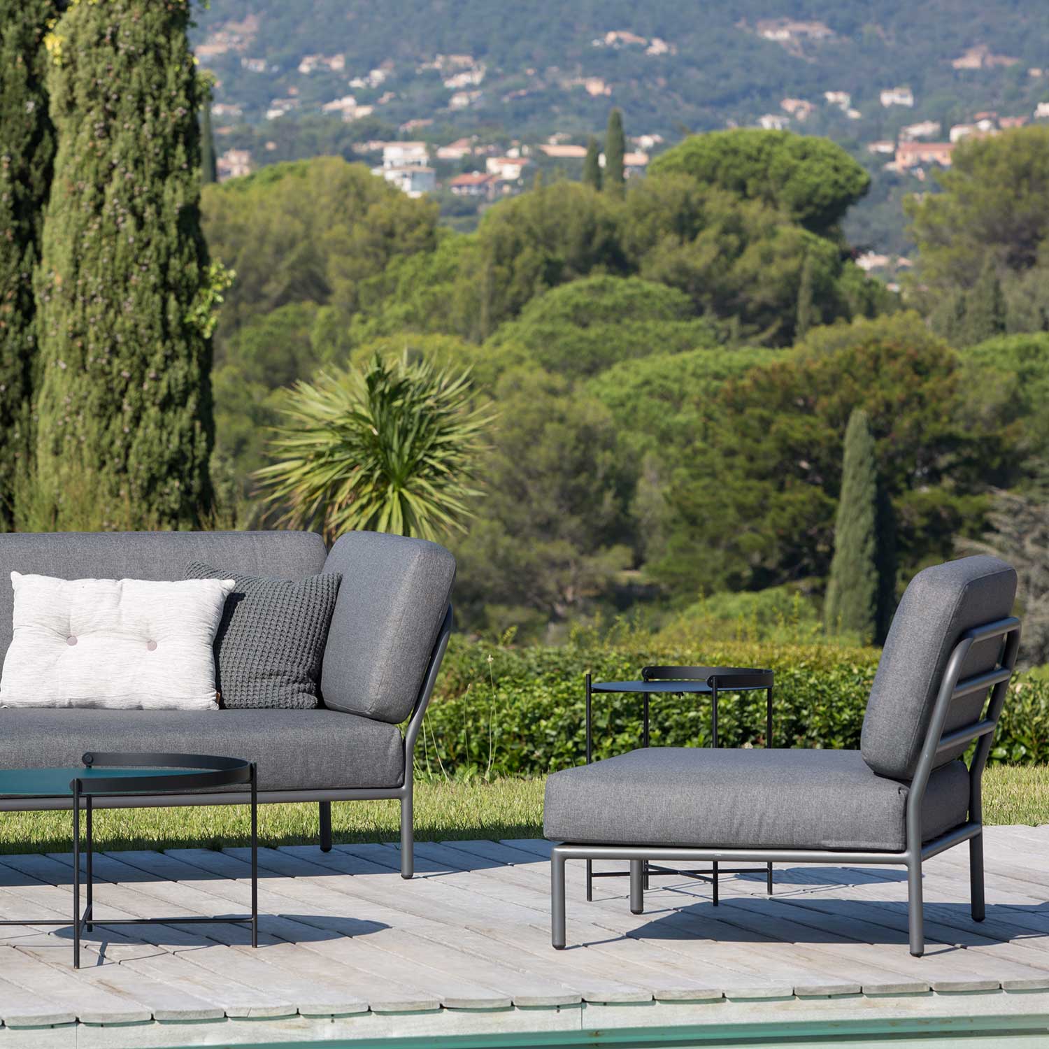 dark grey houe level 93212