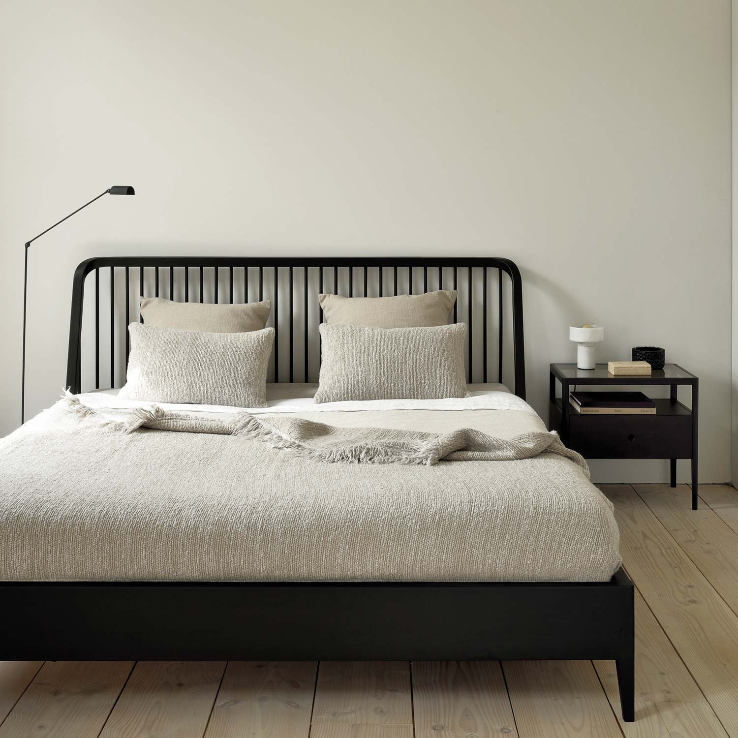 ethnicraft spindle bett schwarz ambiente 84223