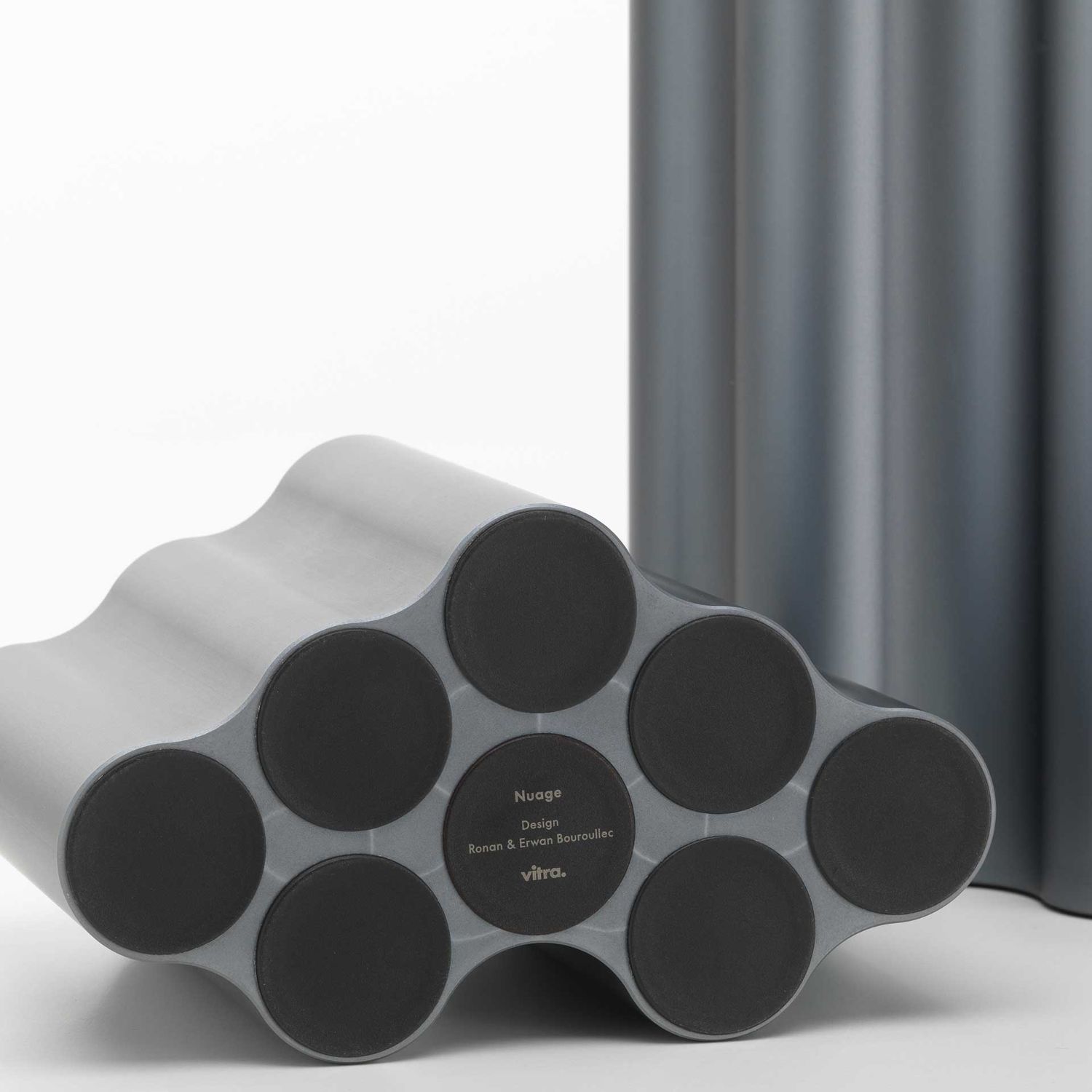 Vitra - Nuage Vase small stahlblau eloxiert