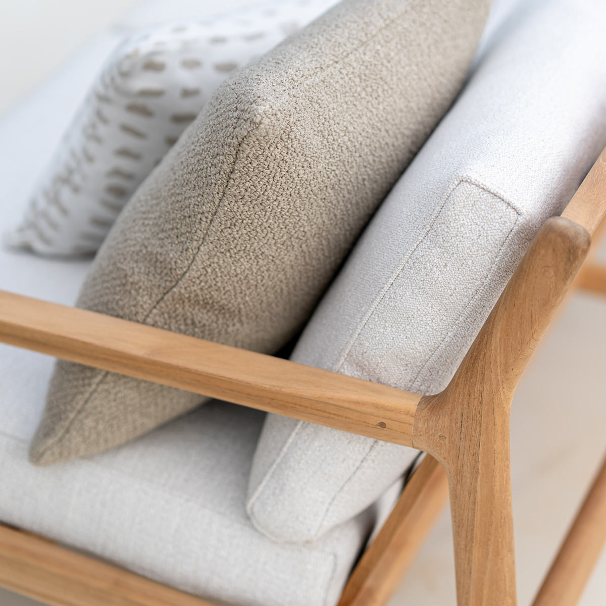 ethnicraft 10251 2 sitzer lifestyle closeup 85652