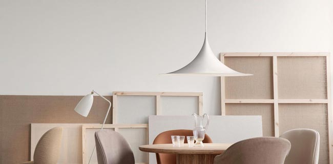 Gubi Leuchte Semi Leuchte weiß