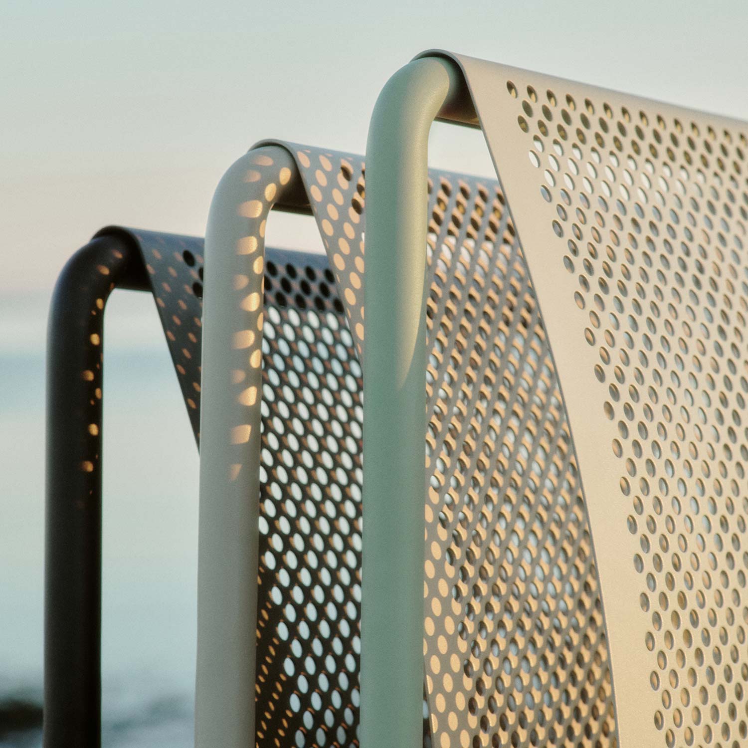 Ferm Living - Dapple Outdoor Stuhl tea green