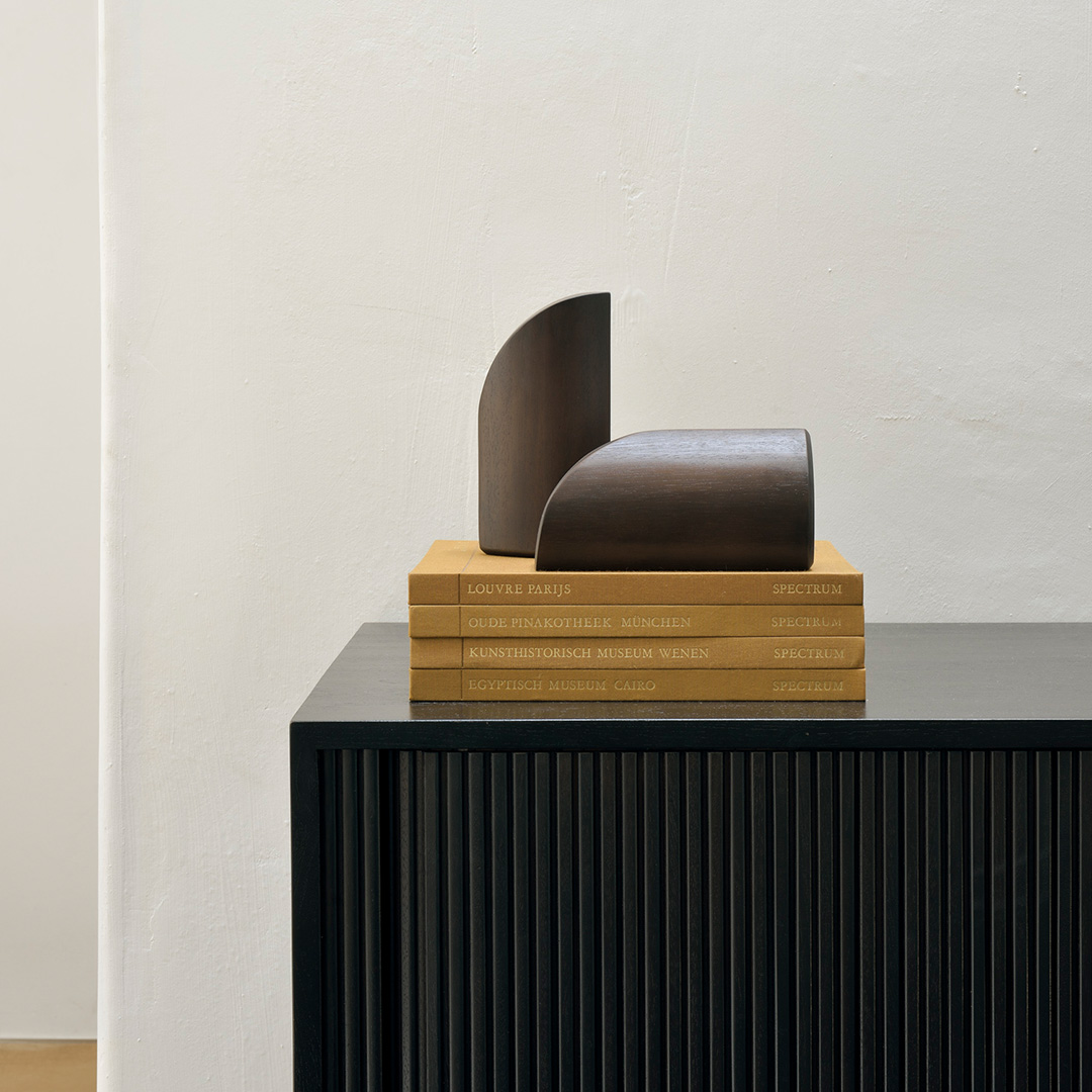 ethnicraft buchstuetzen mahagoni dunkel spectrum buecher lifestyle 86387