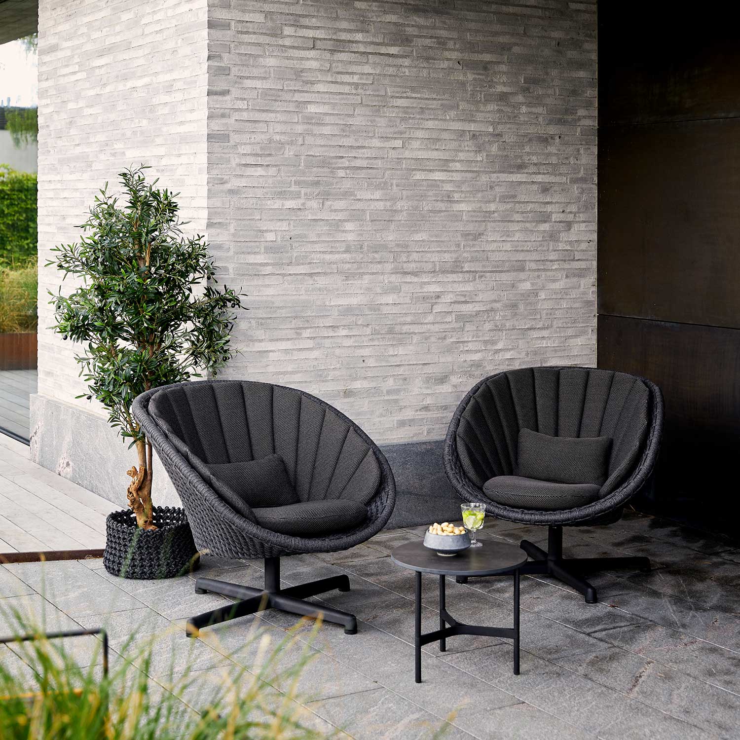 peacock loungesessel drehbar cane line 98739