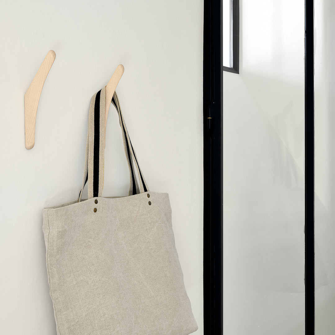 ethnicraft pi wandaufhaenger bergahorn lifestyle closup 86309