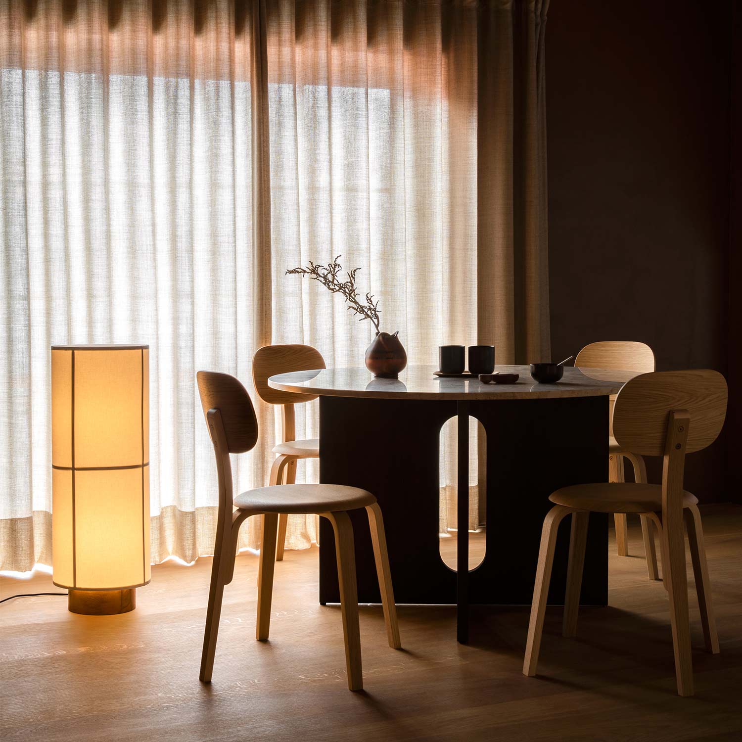 menu hashira stehleuchte androgyne tisch 75811