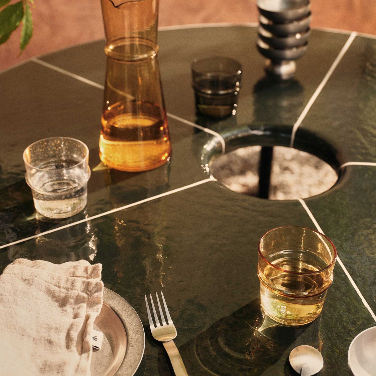 Ferm Living - Deya Tisch dunkelgrün