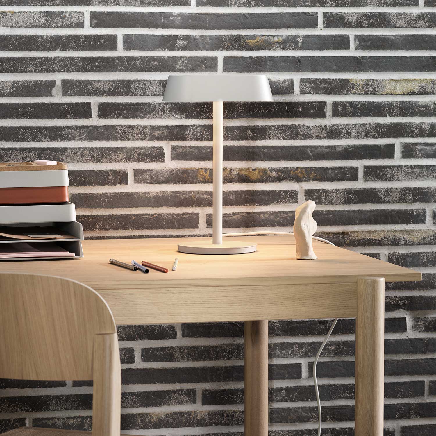 muuto linear tischlampe grey schreibtisch 62914