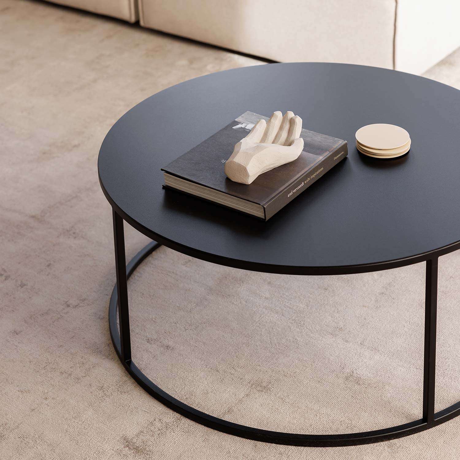 metallbude vesina x schwarz vor sofa 103147