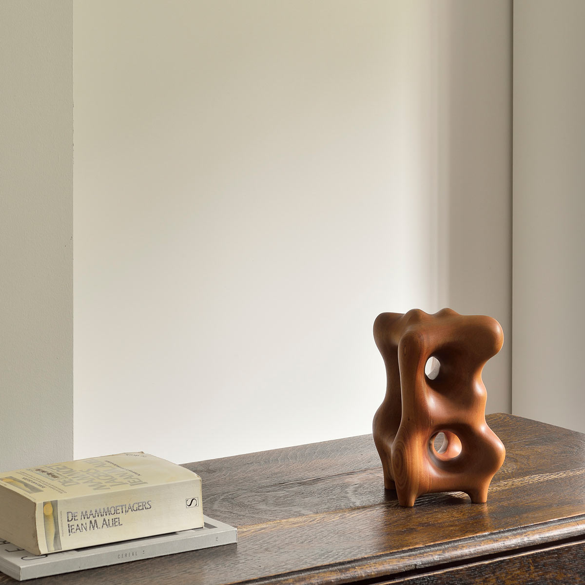 ethnicraft organic skulptur natural mahagoni kommode lifestyle 86446