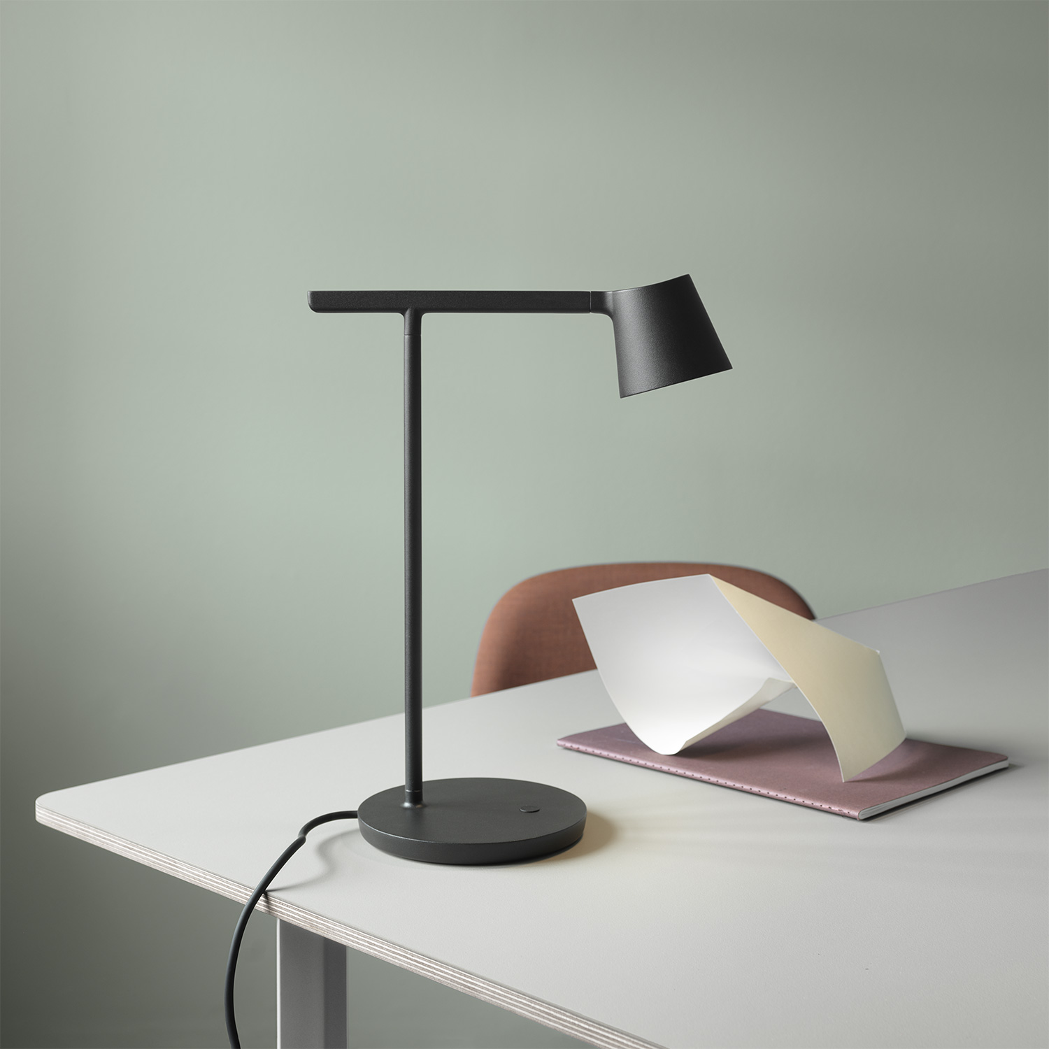 tip lamp schwarz muuto 53836