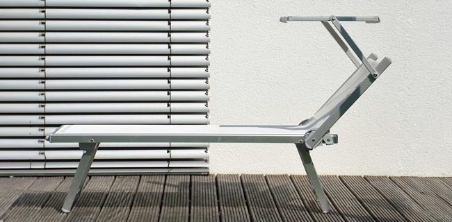 Jan Kurtz Liege Liegen auf einer Terrasse