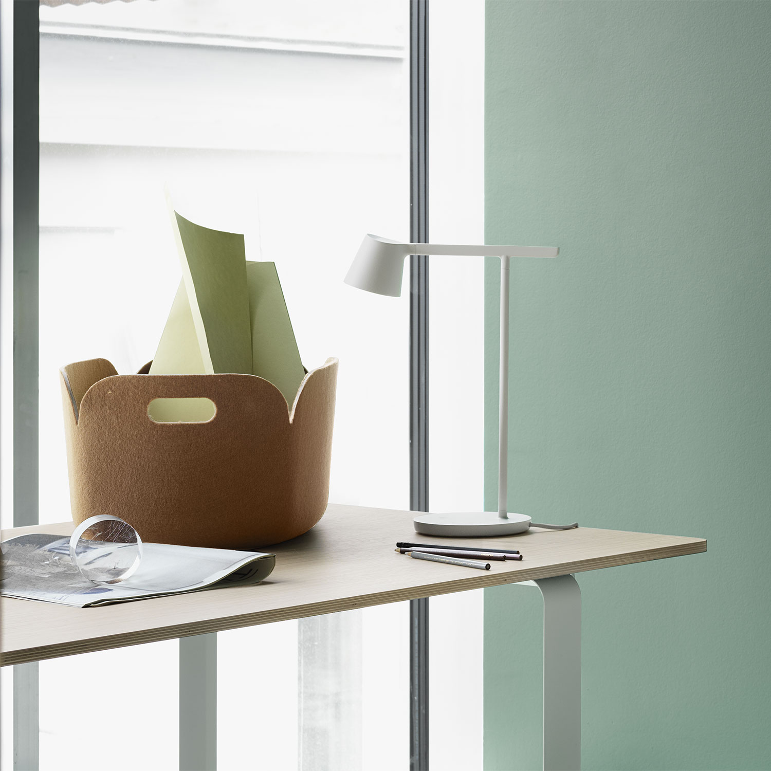 tip lamp weiss muuto mit korb restore 53839