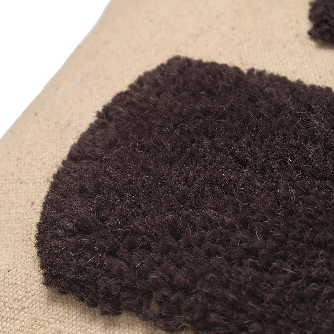 ferm living lay kissen ambiente sofa sand dunkelbraun close up 84662