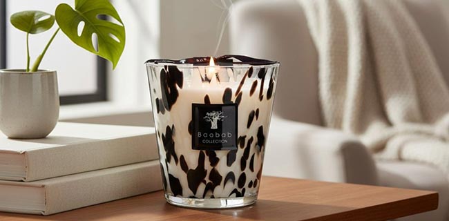 Baobab Collection Duftkerze auf Tisch