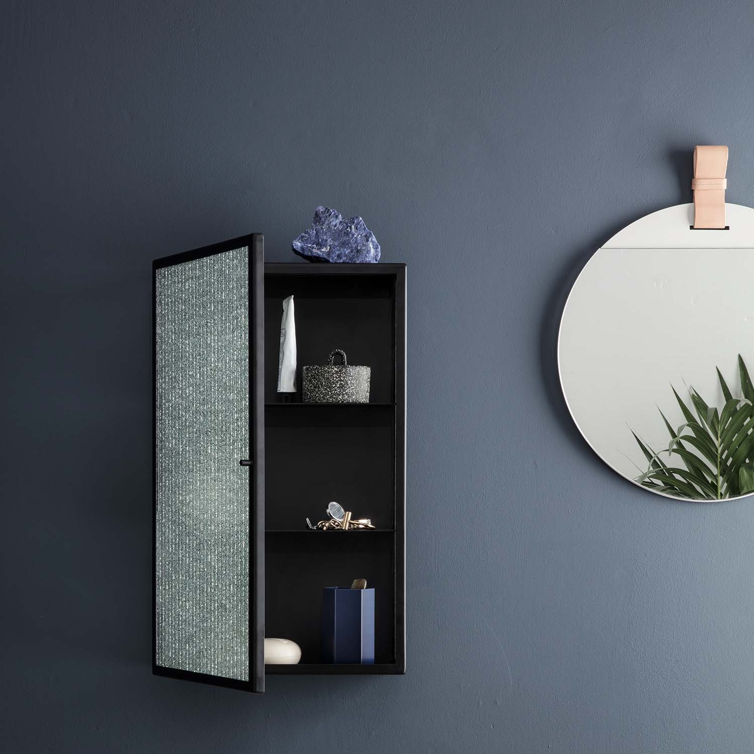 Ambiente enter mirror fem living 2