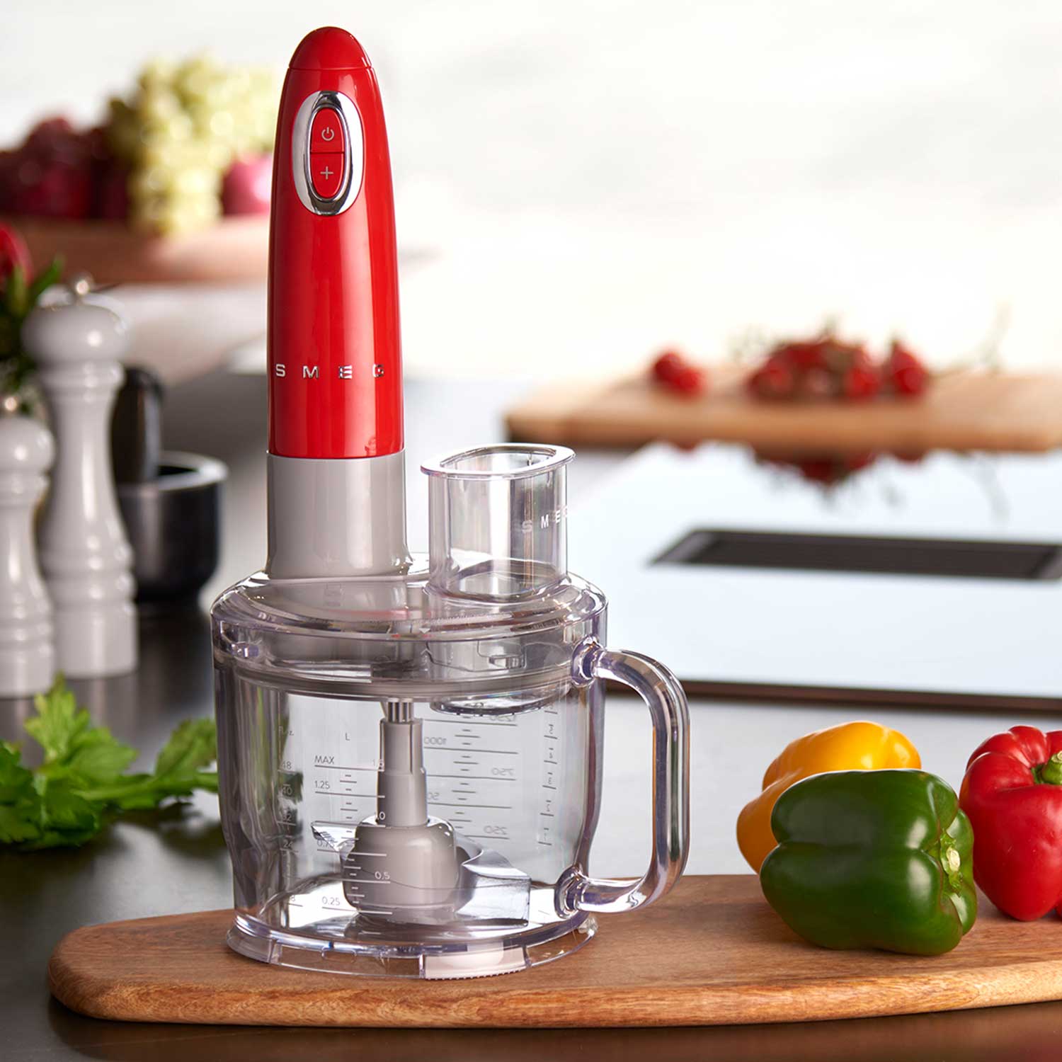 SMEG HBF03 Stabmixer Set im Einsatz 103665