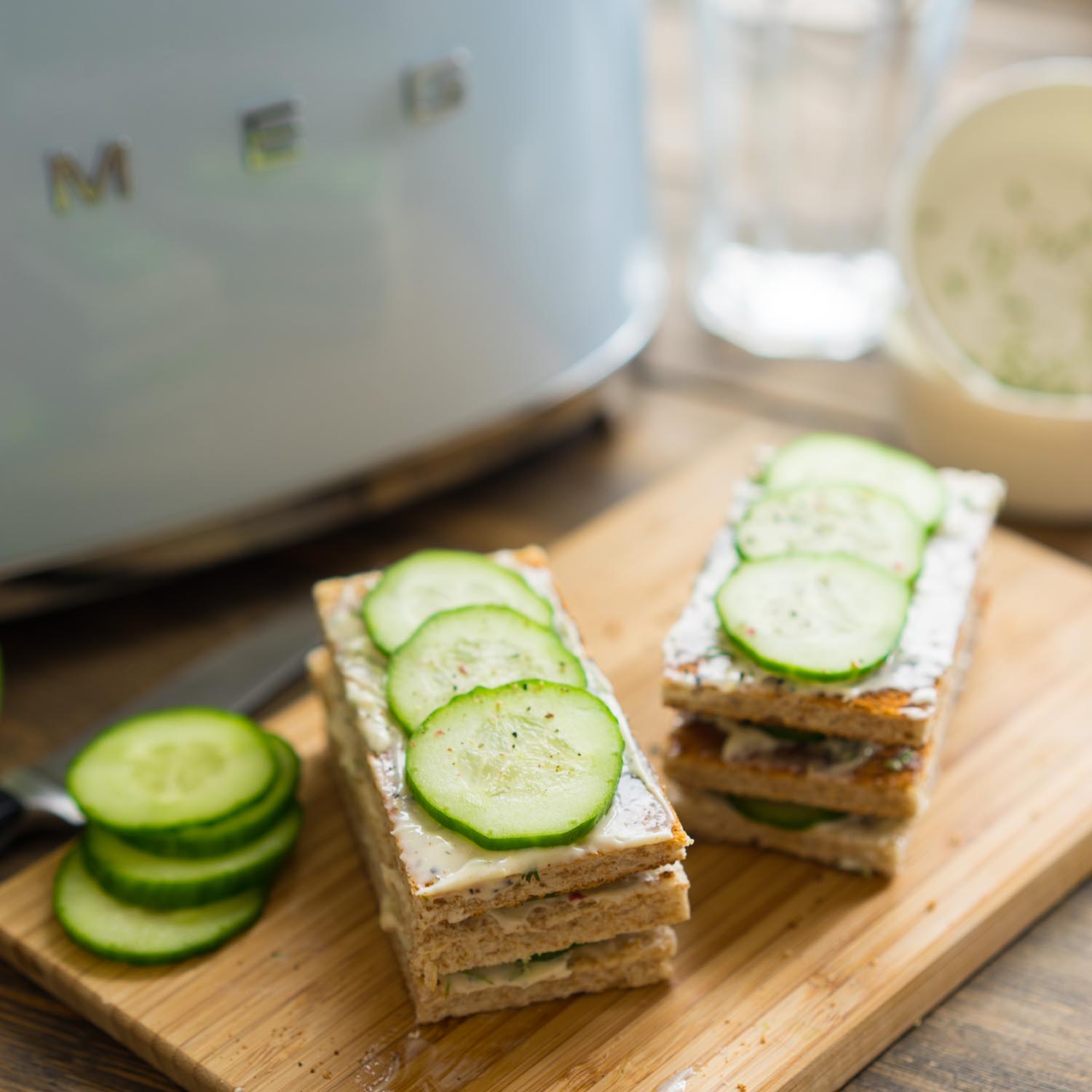 Brot mit Gurke Toaster SMEG TSF01 Rezeptvorschlag