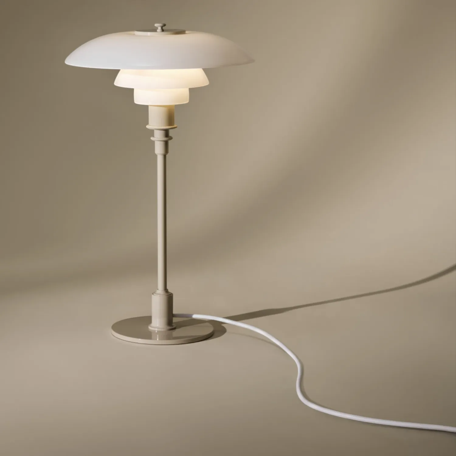 Louis Poulsen - PH 3/2 Tischleuchte glossy beige