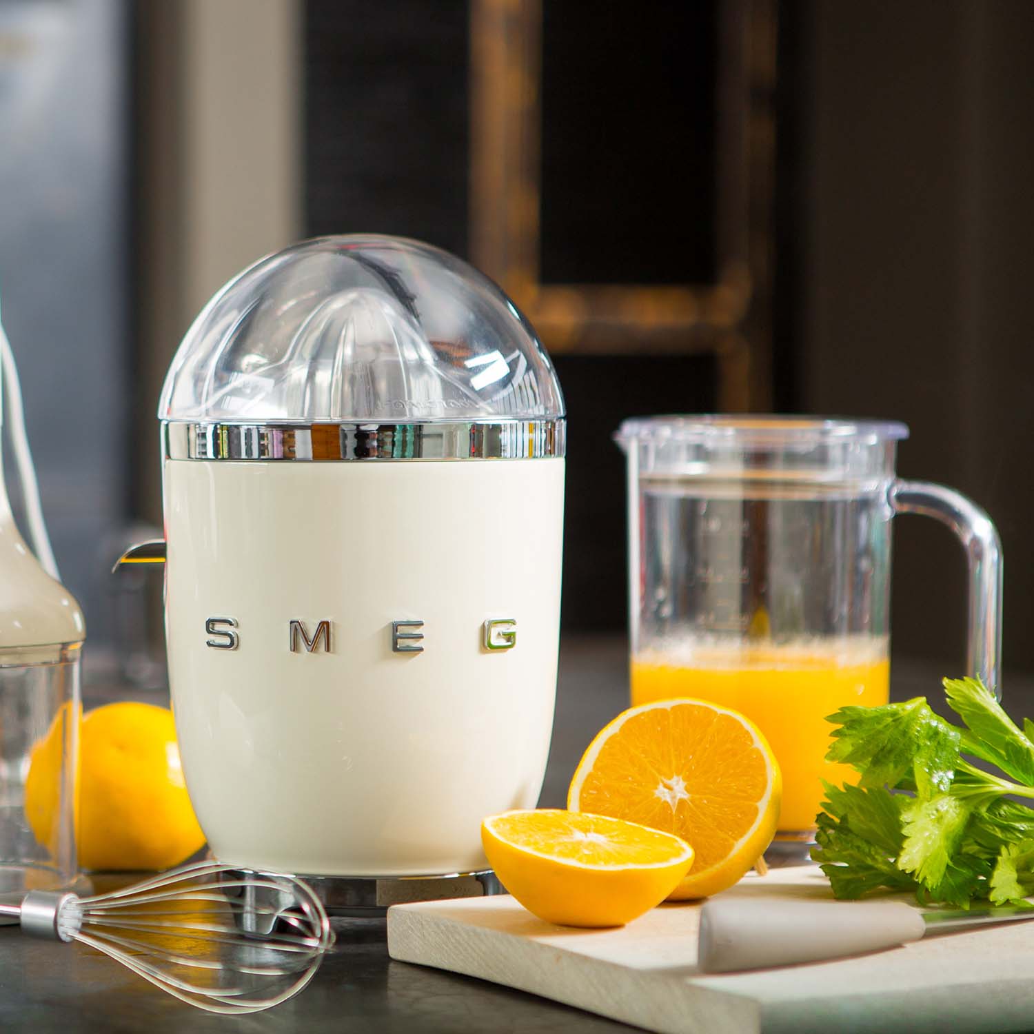 Orangensaft Ambiente smeg Zitruspresse CJF01