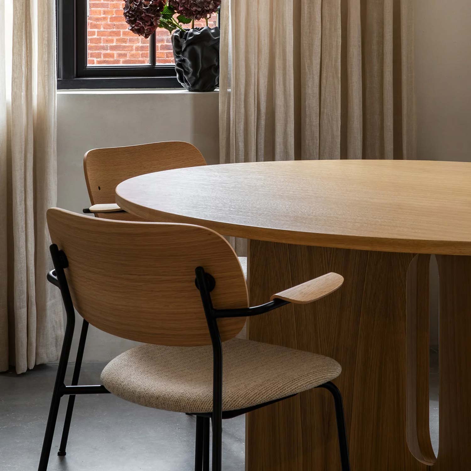 Audo - Co Dining Chair schwarz/Eiche dunkel Vollpolster 1001