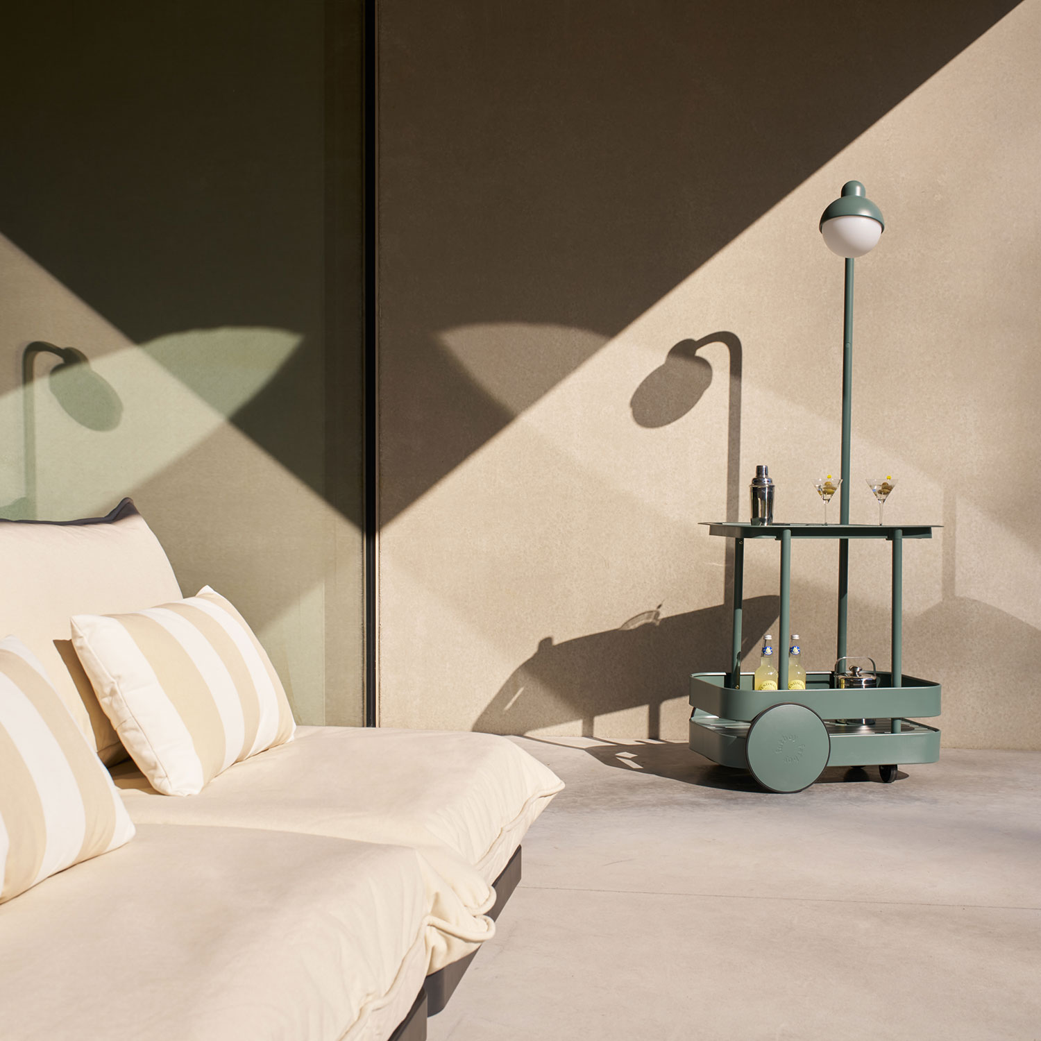 outdoor fatboy jolly trolley dark sage 91747