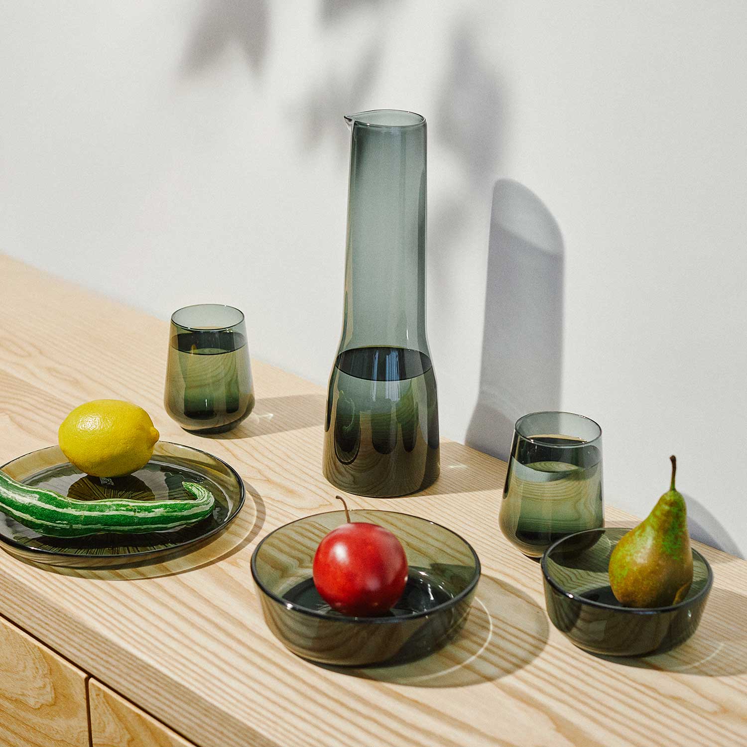 iittala Essence dark grey karraffe 103365