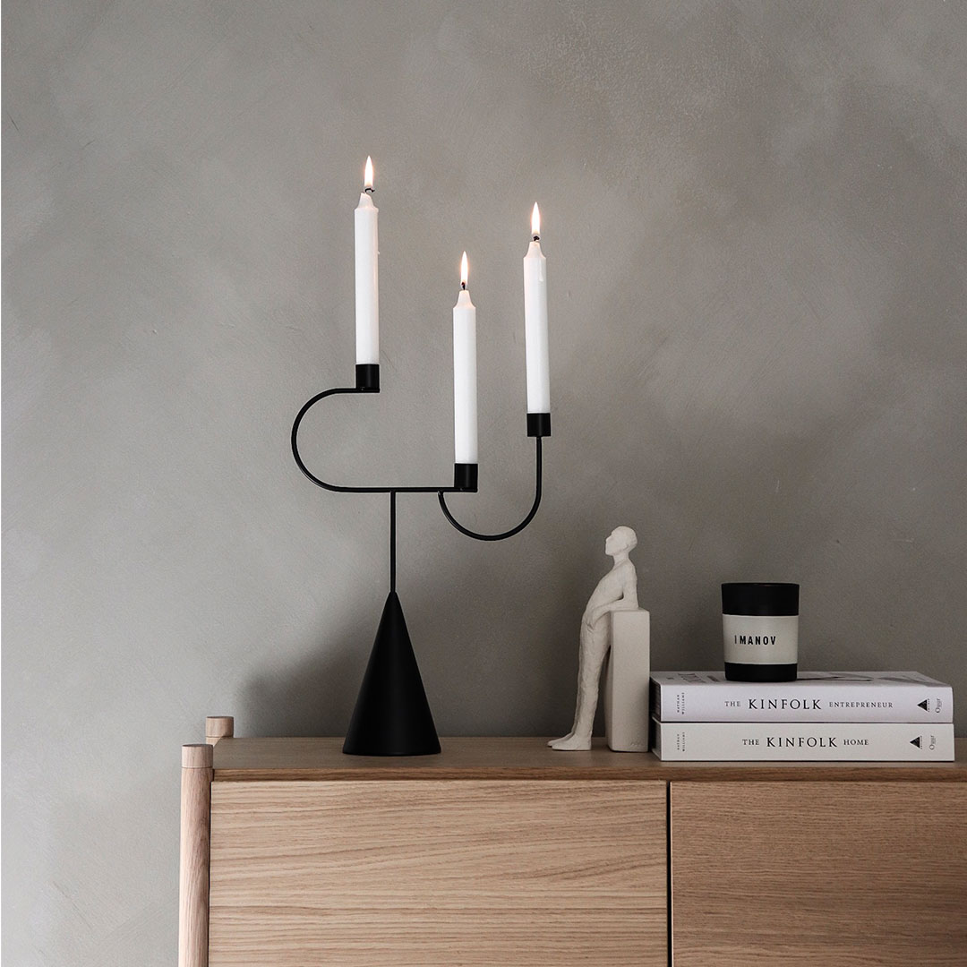 raum blick ferm living avant kerzenhalter schwarz kaehler character skulptur figur 39737