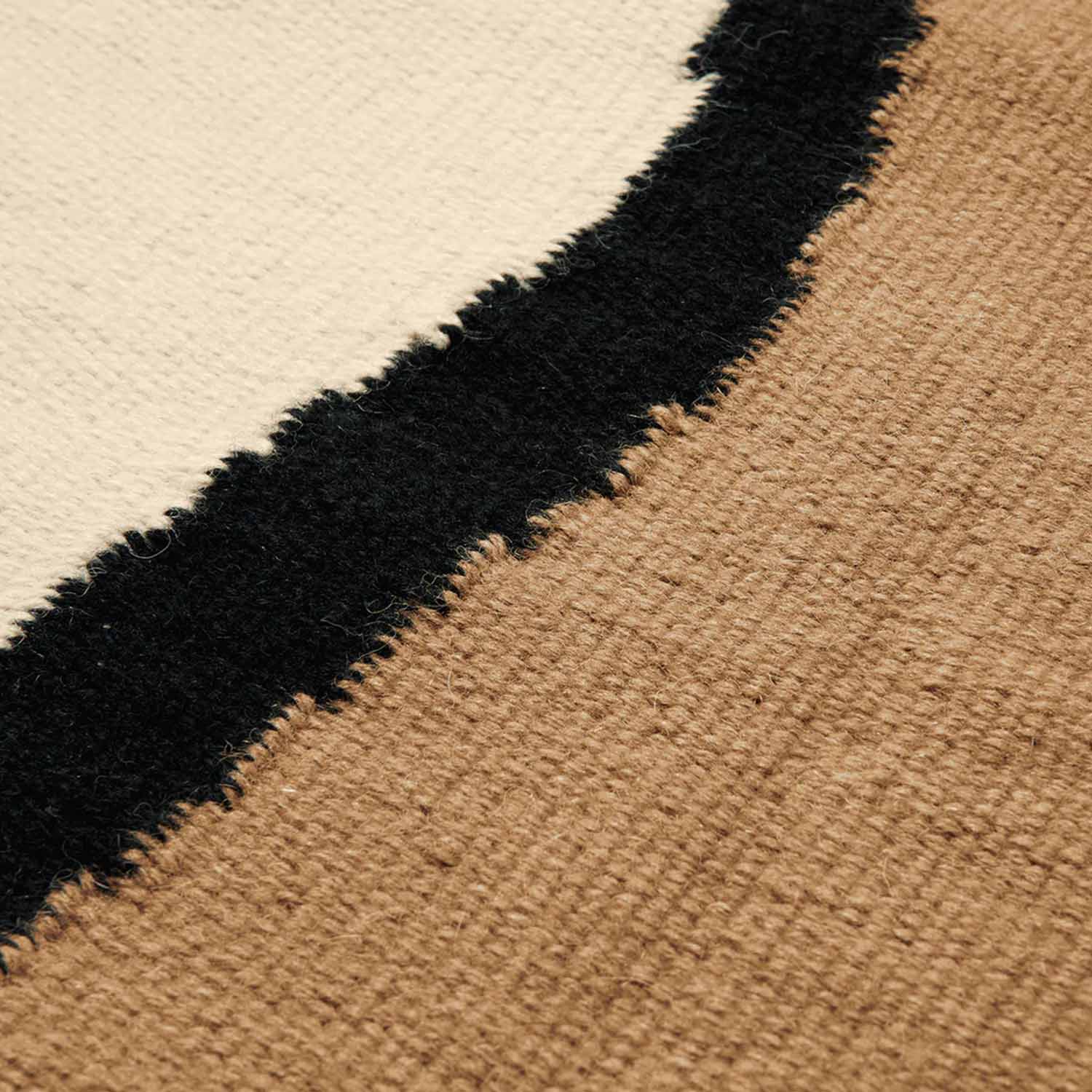 ferm LIVING Soli Kelim Laeufer dark sand off white 1104269368 gezoomt 104393