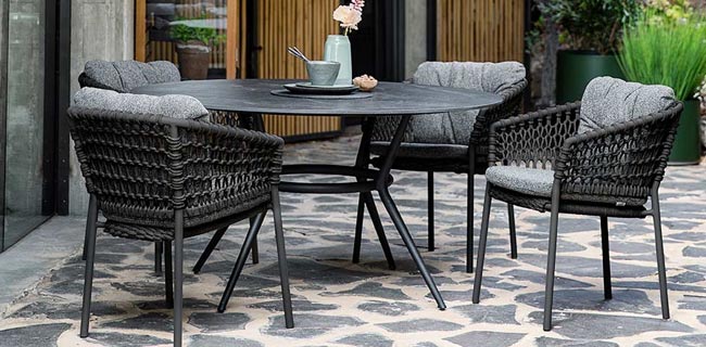 Cane-line Sessel schwarz auf Terrasse