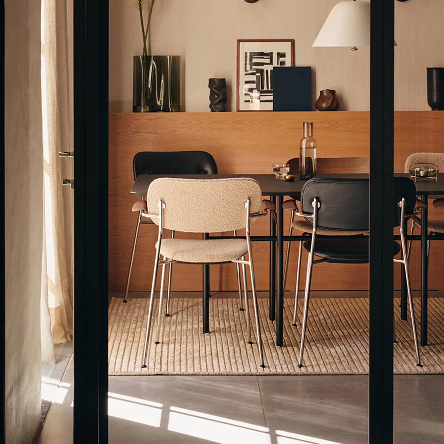 Audo - Co Dining Chair mit Armlehne Chrom/Eiche schwarz