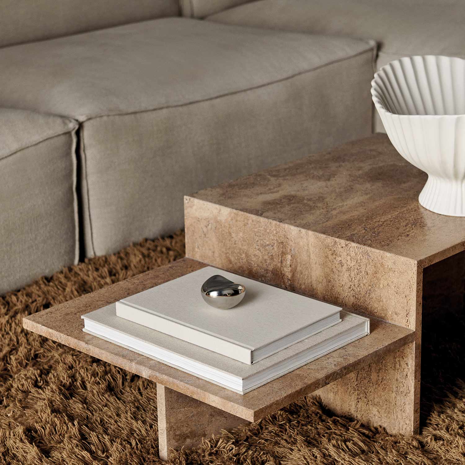 ferm living distinct beistelltisch dark brown ambiente close up 90796