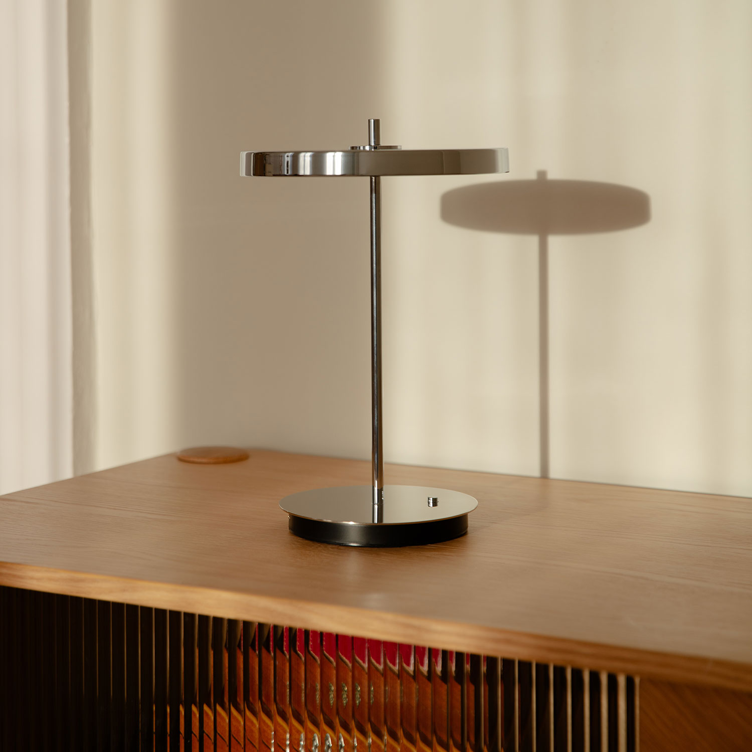 UMAGE asteria move polished steel tischleuchte 100938