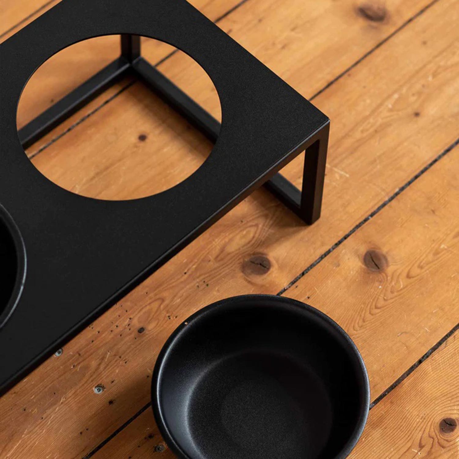 metallbude mika futterstation klein schwarz boden 96679