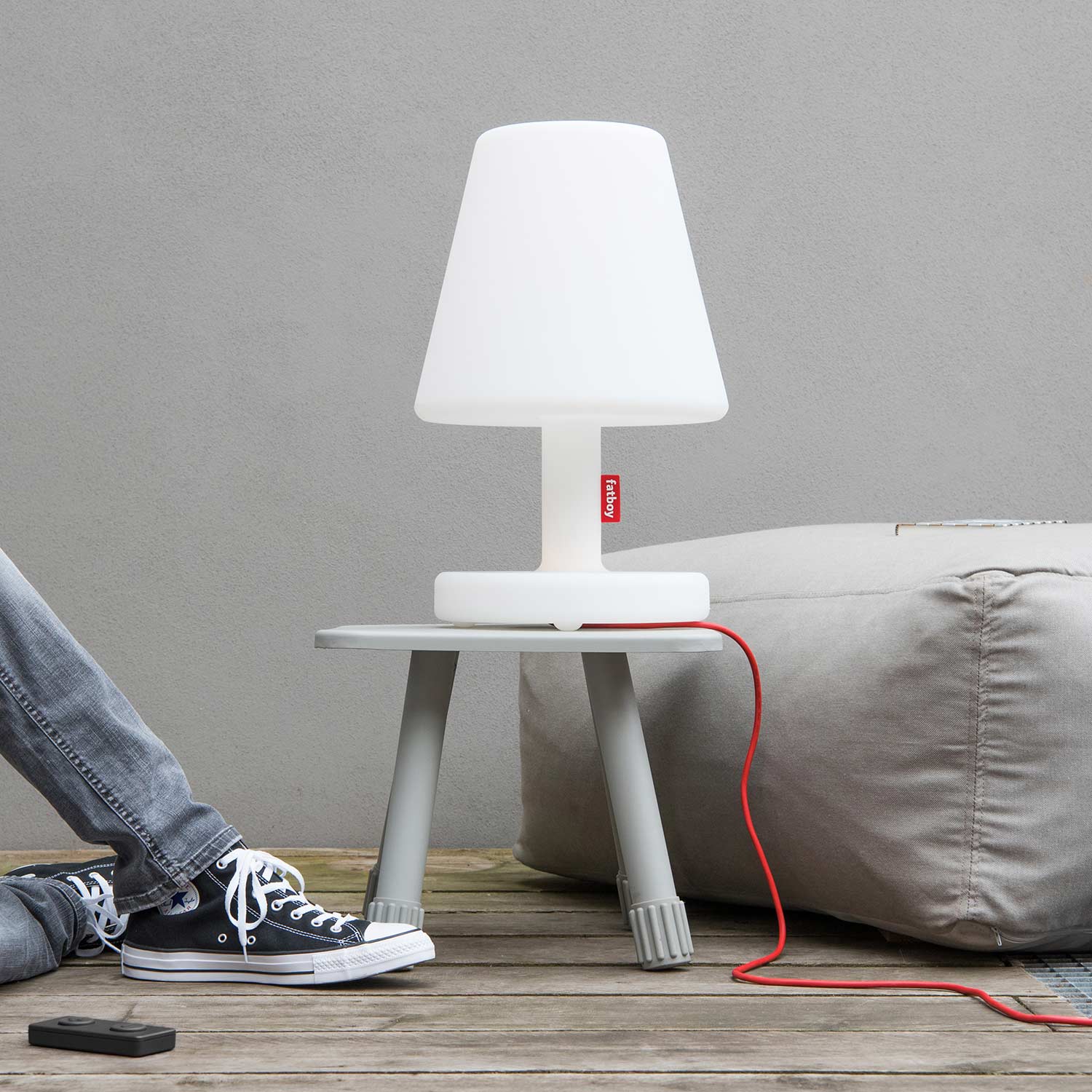 fatboy edison the medium auf tisch 58909