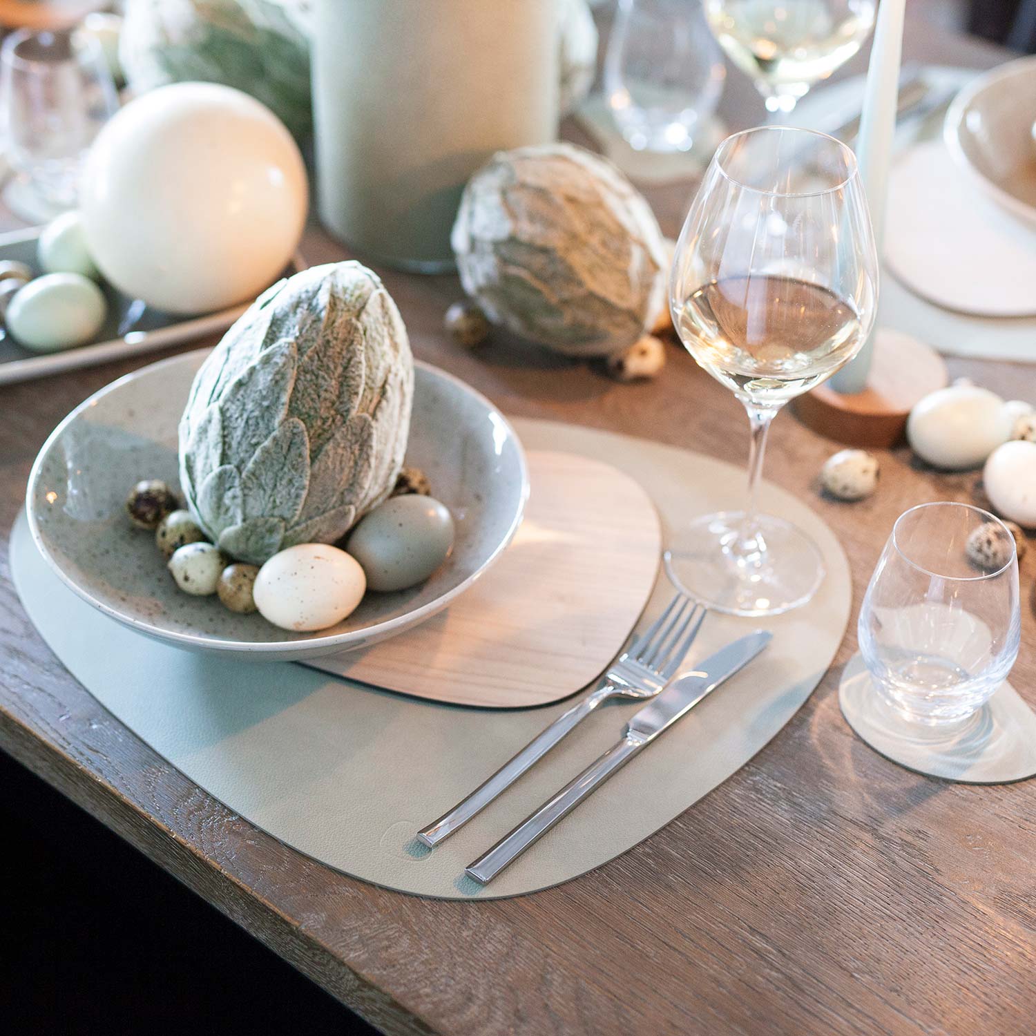 Table Mat Curve L nupo olive green gedeckter tisch 61255