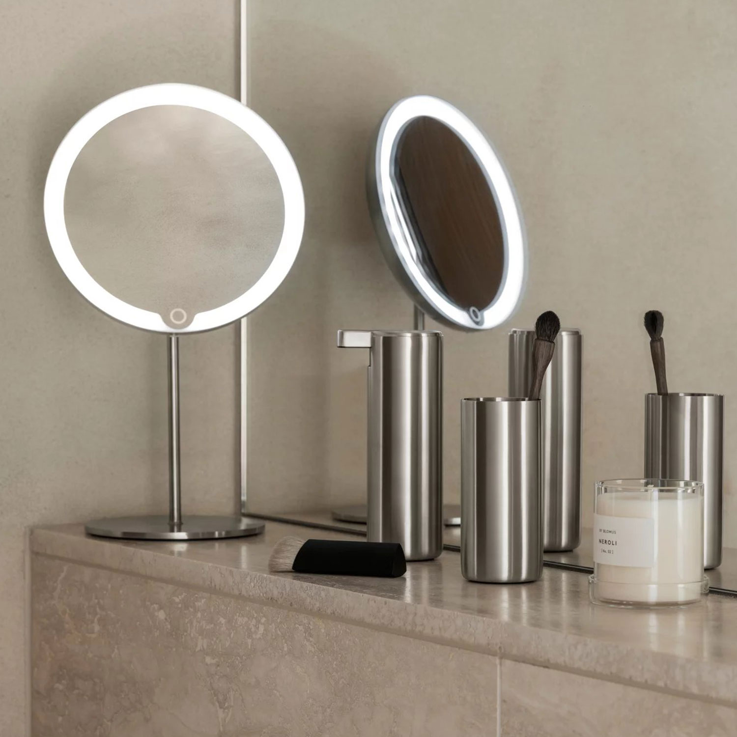 blomus MODO Seifenspender 65508 auf Ablage im Bad 104939