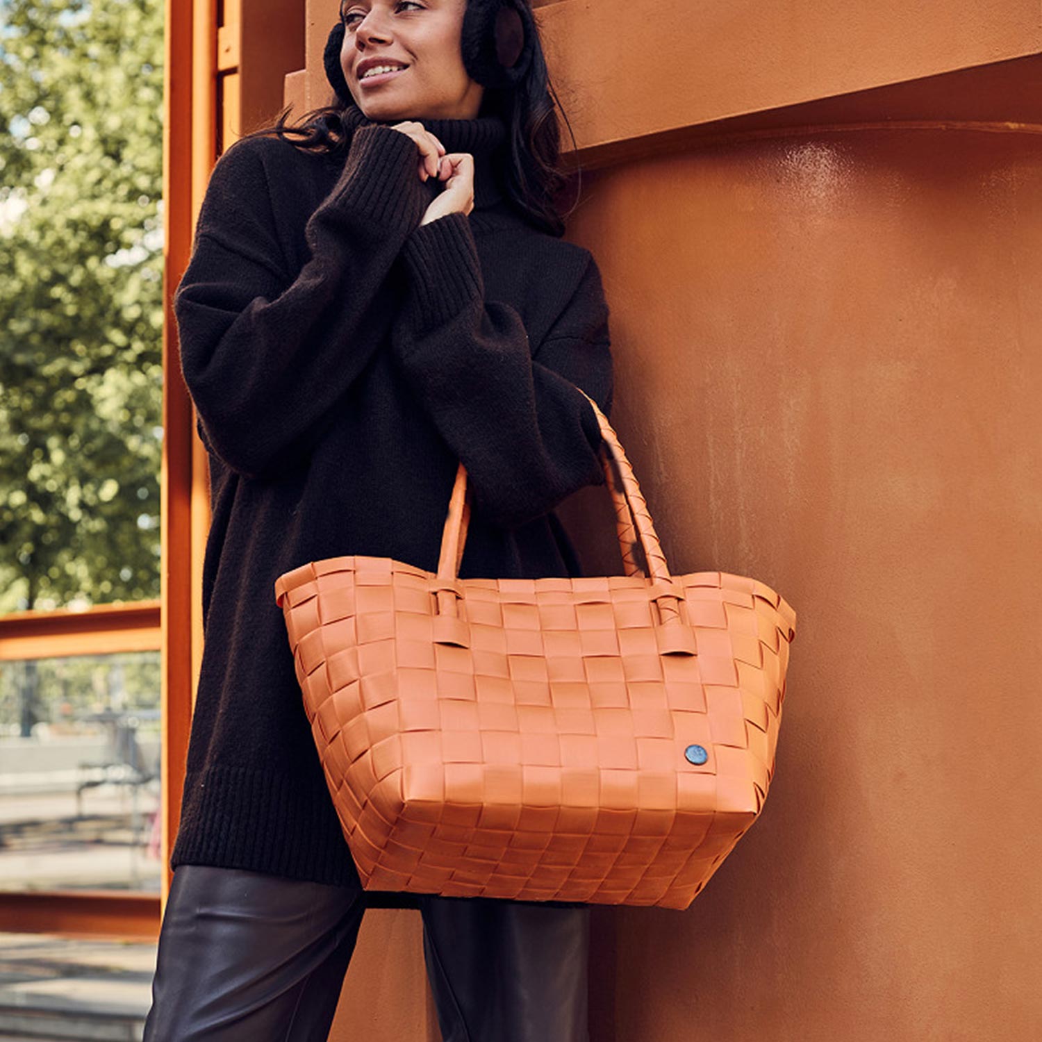 Handed By - Paris Shopper pale grey