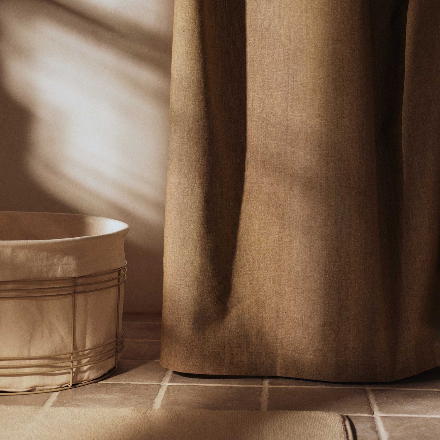 Ferm Living - Fio Wäschekorb cashmere/natural hoch