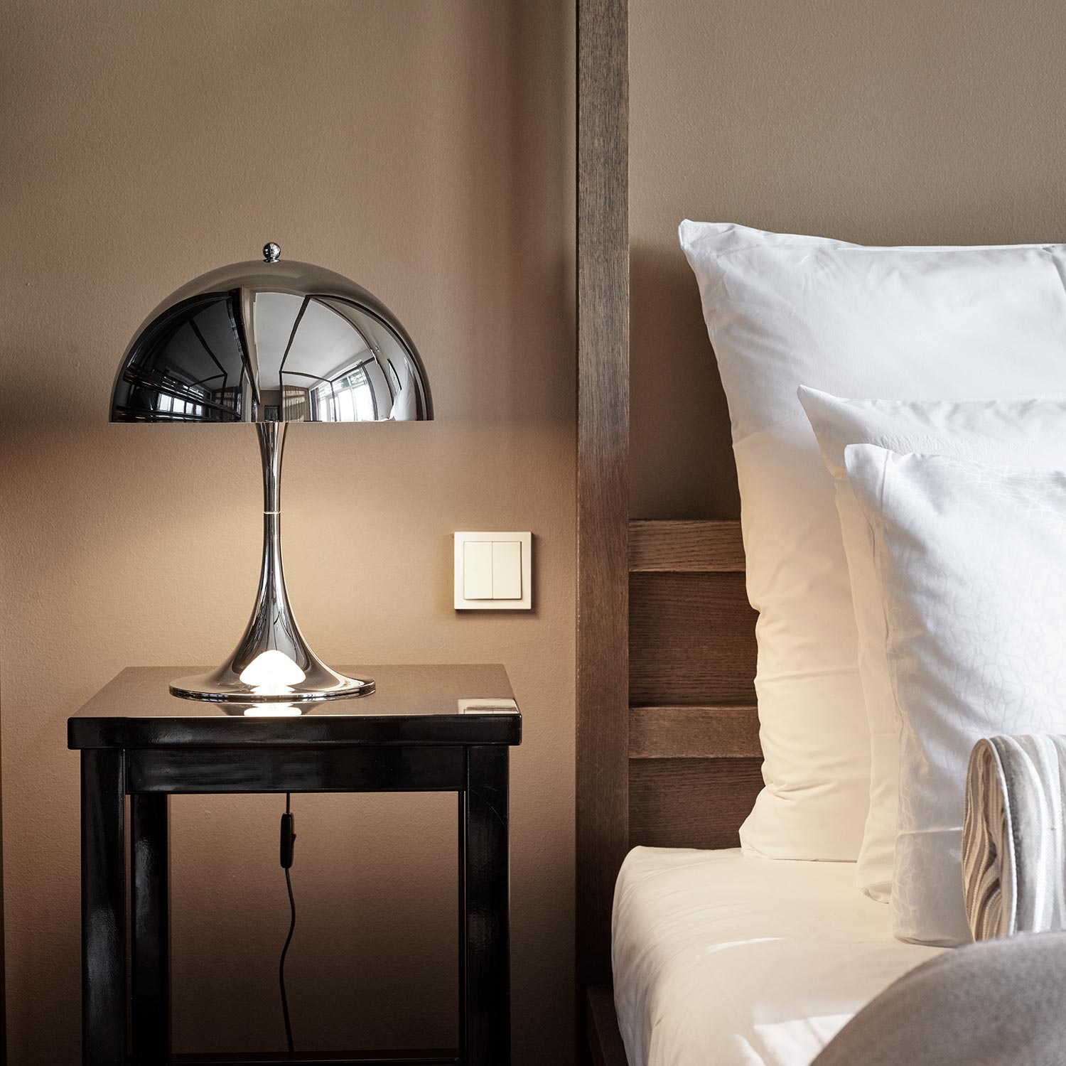 Louis Poulsen Panthella 320 chrome tischleuchte 106106