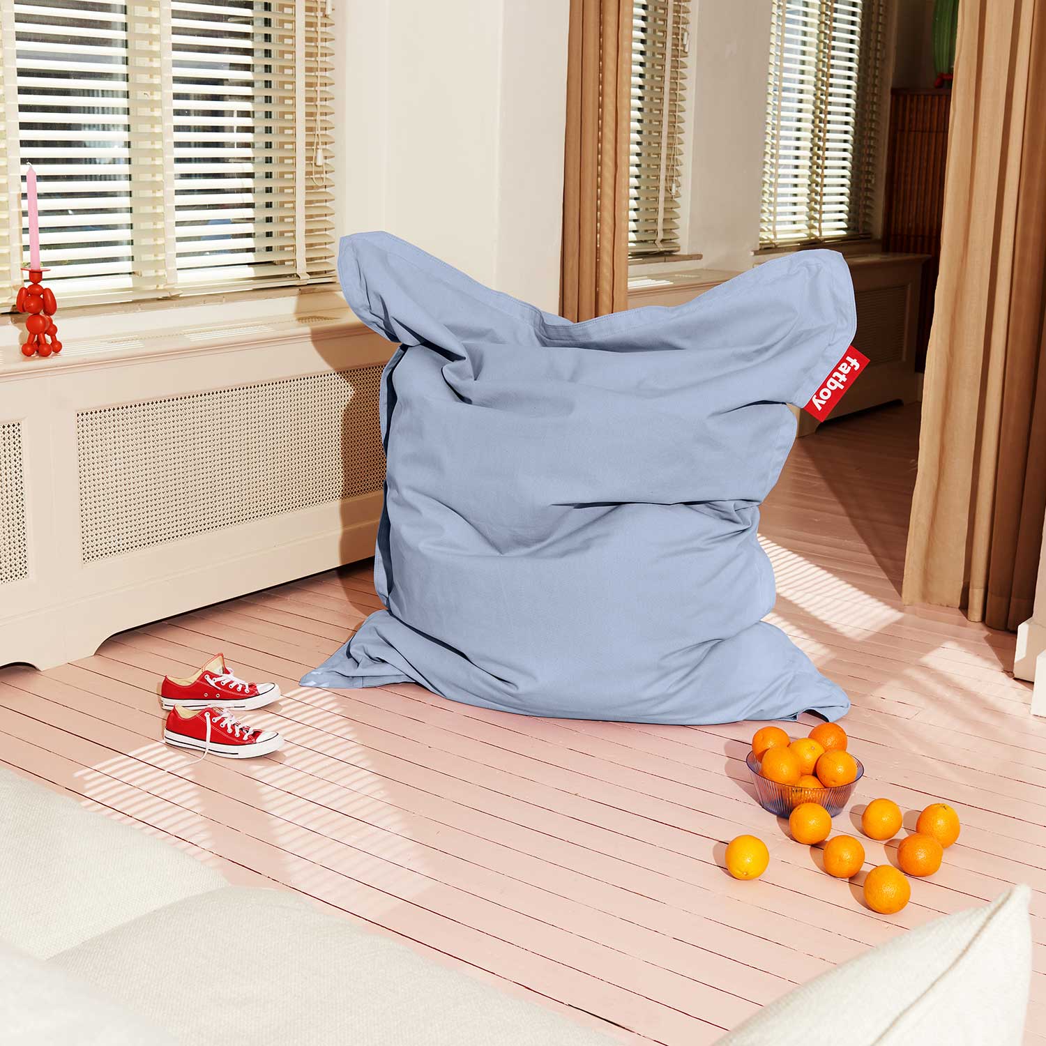 fatboy the original stonewashed misty blue im wohnzimmer 105722