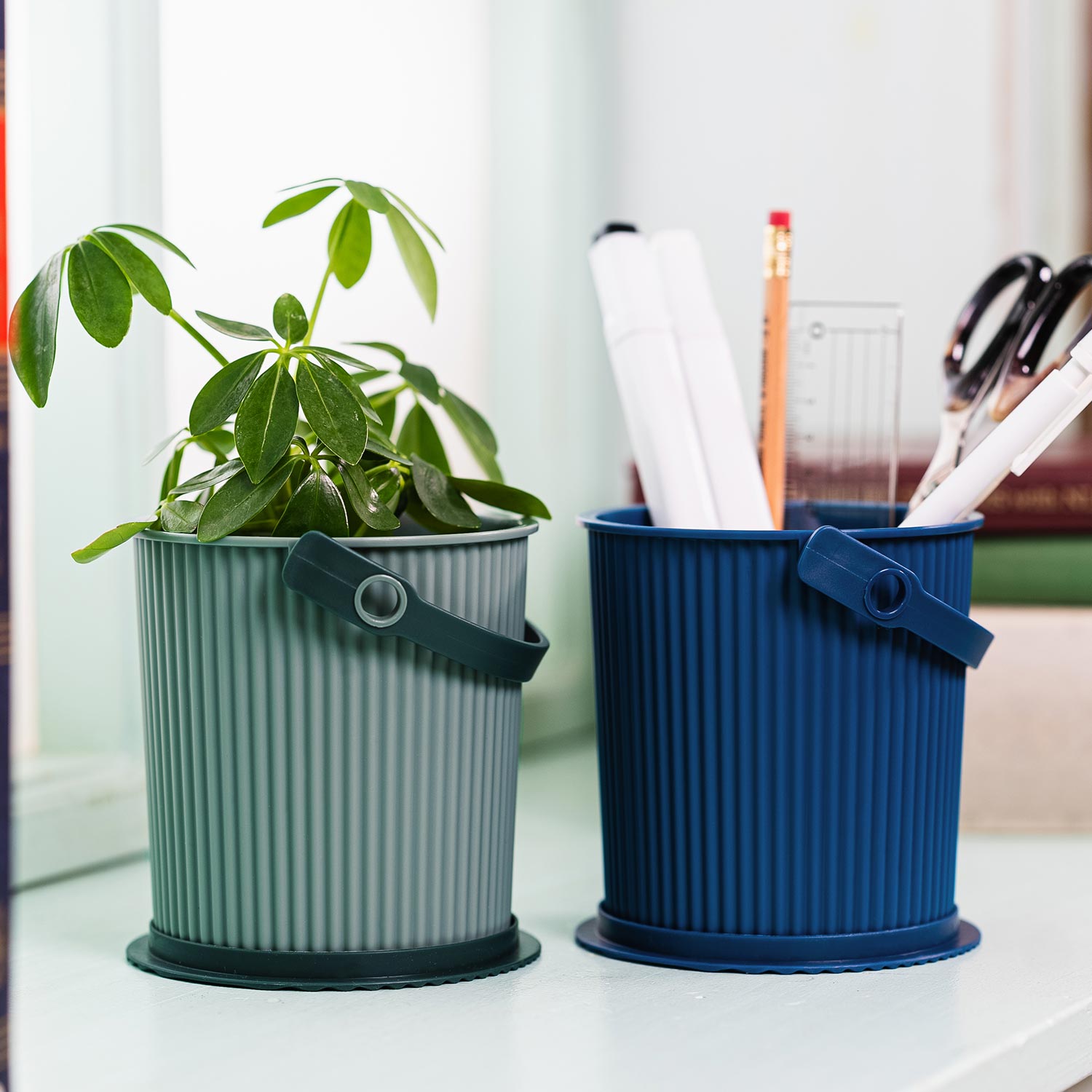 Hachiman - Omnioutil Eimer mit Deckel 0,7 l purple