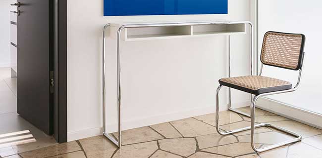 Thoent Freischwinger S32 Arztpraxis vor Bildschirm