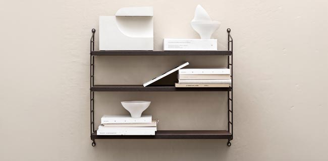 String Furniture Pocket Wandregal in schwarz